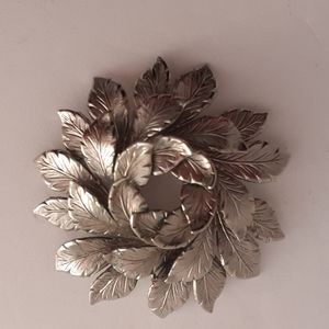 Vintage unsigned Silver tone leaf pin
